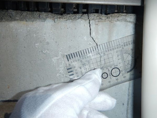 コンクリートにひび割れが…危険性を見極める目安と補修方法などを住宅診断士が解説